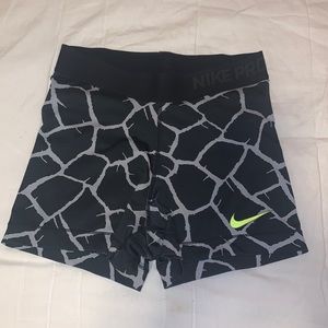 Black patterned Nike pro spandex